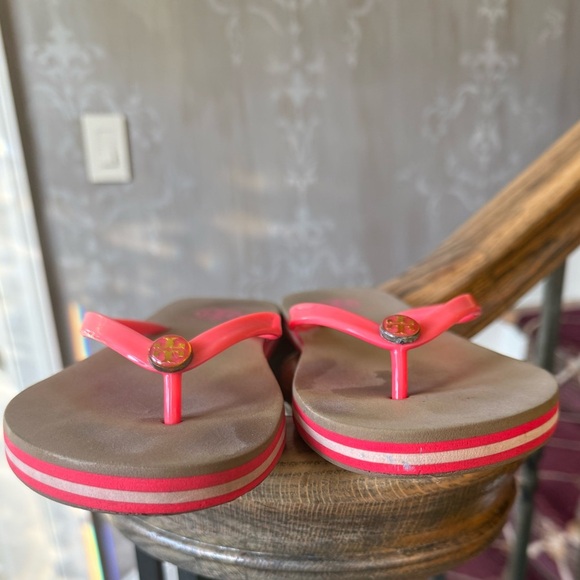 Tory Burch, jelly flip-flops, salmon, collard, good condition, size 8 - Picture 4 of 10